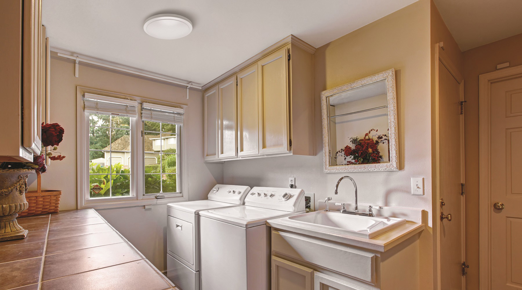 Hampton bay on sale flush mount light